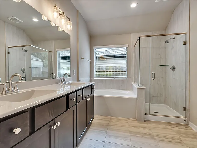 8510 Amber Bend Dr — Photo 29