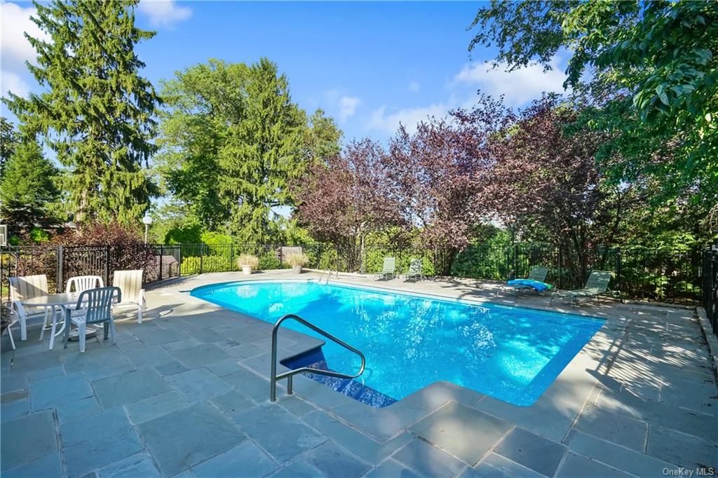 4 Bed 5 Bath Property, New York • 3,808 Sq Ft