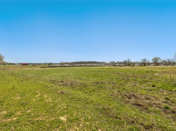 W 1st Ave, Gentry, AR 72734
