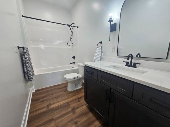 210 N California St, Hamilton, MO 64644