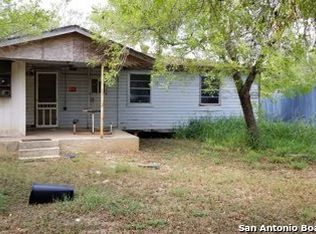 908 Plum St, Floresville, TX 78114