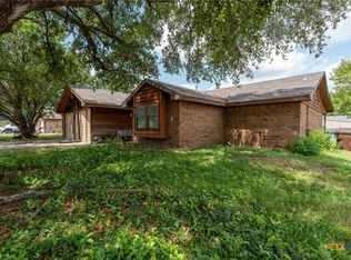 1009 Bowie St, Lockhart, TX 78644