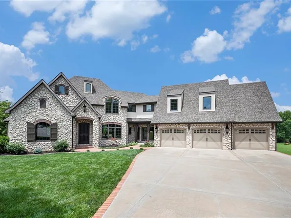 1900 NE 159th St, Smithville, MO 64089