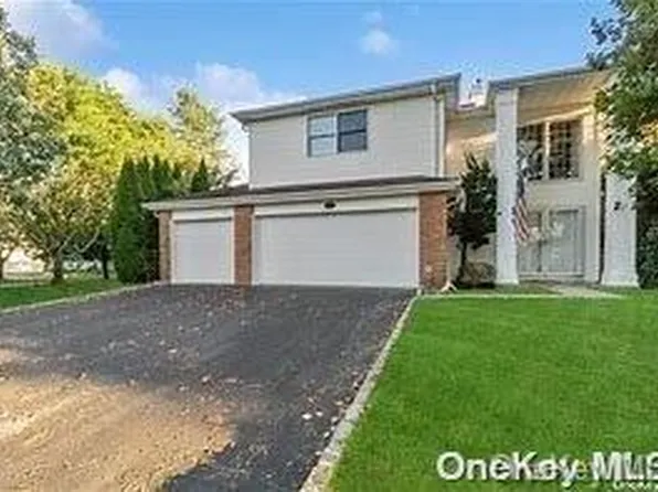 156 Country Club Drive #156, Commack, NY 11725