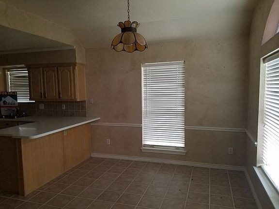 5th image of 300 Peachtree Ln