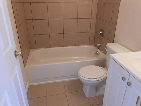 2nd image of 4112 Hamilton Ave #3