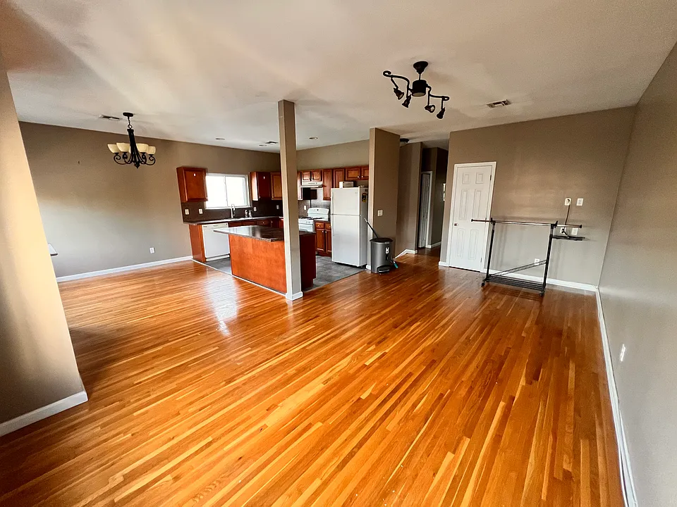 75 Sumner Ave #2