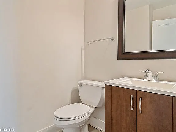 1047 W Madison St #203 — Photo 11