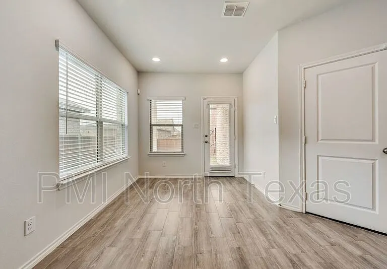 1713 Wayne Ln — Photo 12