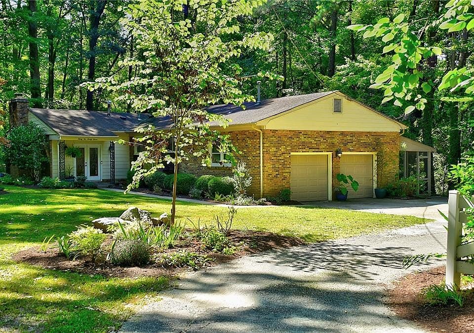 1st image of 3297 Doncaster Rd