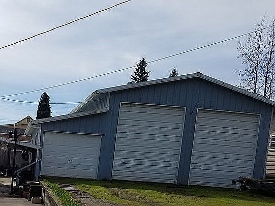 2nd image of NE Thomas St