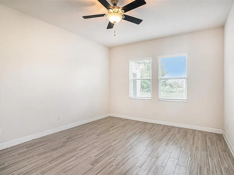 212 Shell Creek Ct — Photo 35
