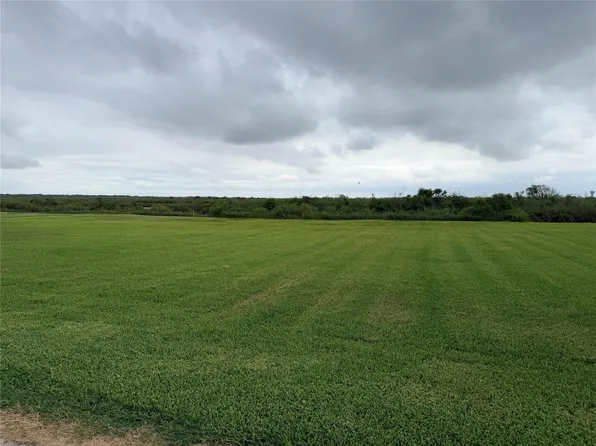 1150 Lagoon Dr, Crystal Beach, TX 77650
