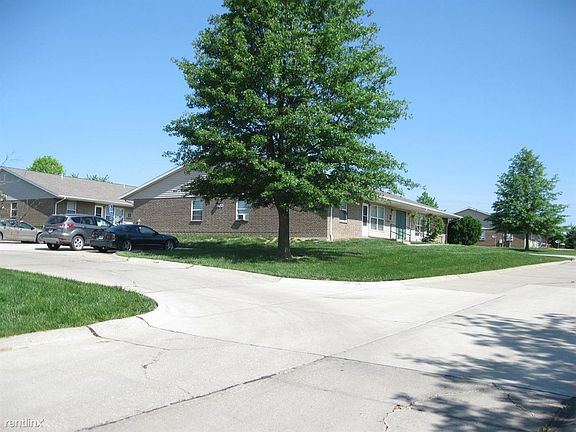 Briarwood Apts Drive In View