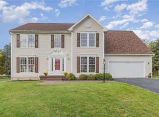 15 Chadwick Mnr, Fairport, NY 14450