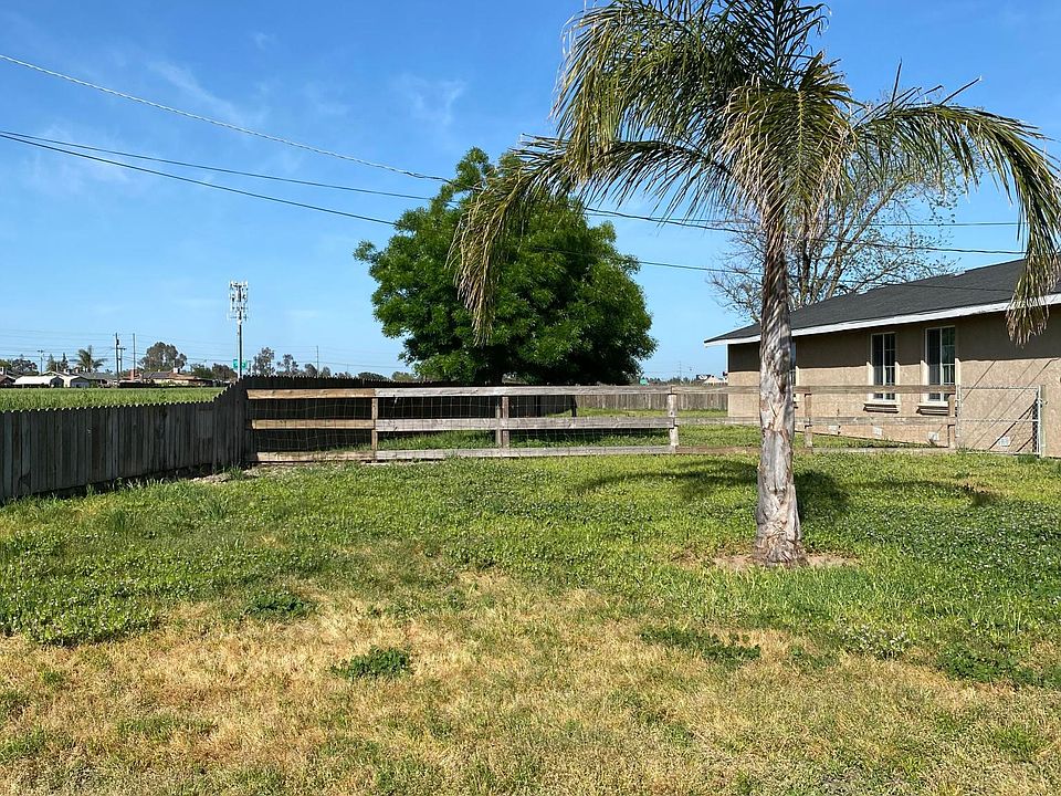 2nd image of 2715 N Trindade Rd