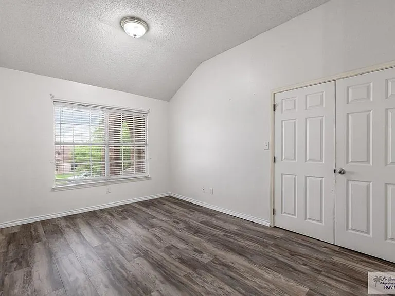 2784 Woodside — Photo 23