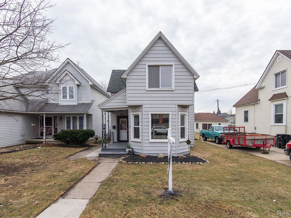 1st image of 611 Plum St