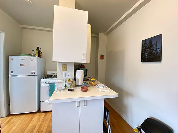 4th image of 5957-59 N Kenmore Ave #504