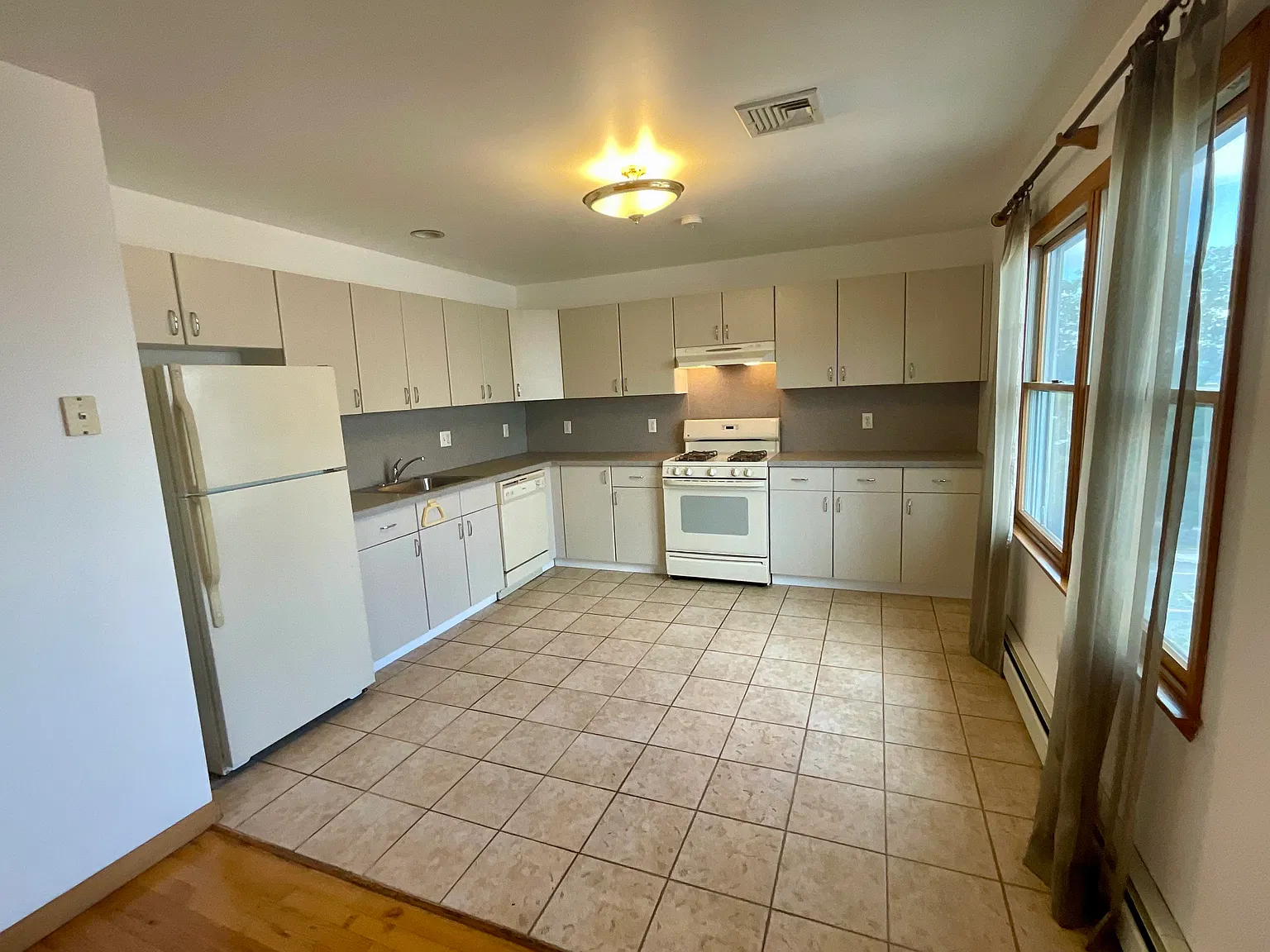2 bed, $2,500 — Photo 2