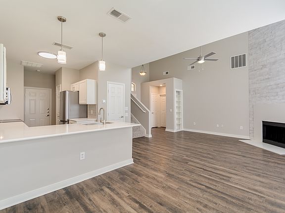 Designer Apartment Home - B3 Townhome