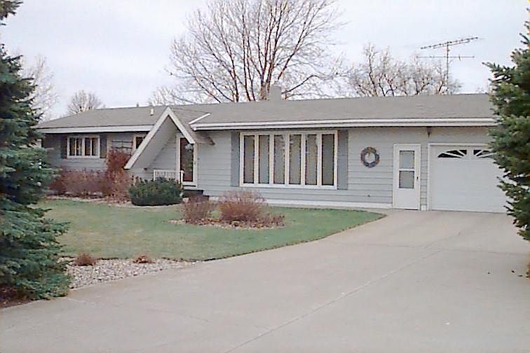 1st image of 3427 Dakota Ave