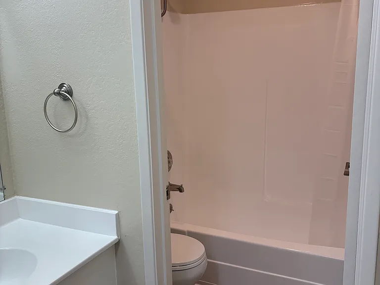 Riverdeck Apartments — Photo 42