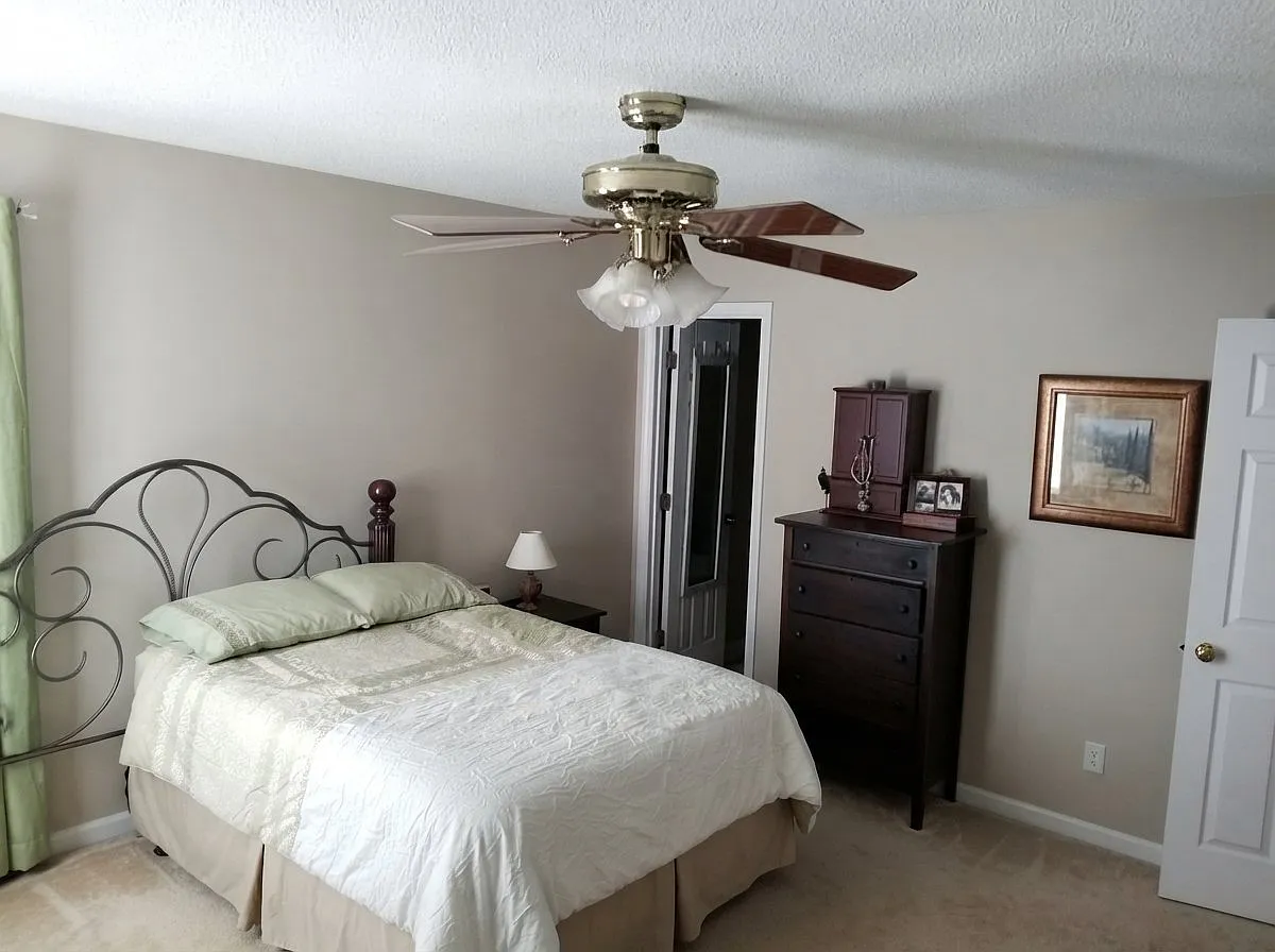 Room for rent with office and utilities — Photo 2