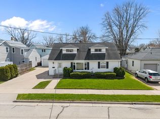 241 Sunset Dr, Menasha, WI 54952