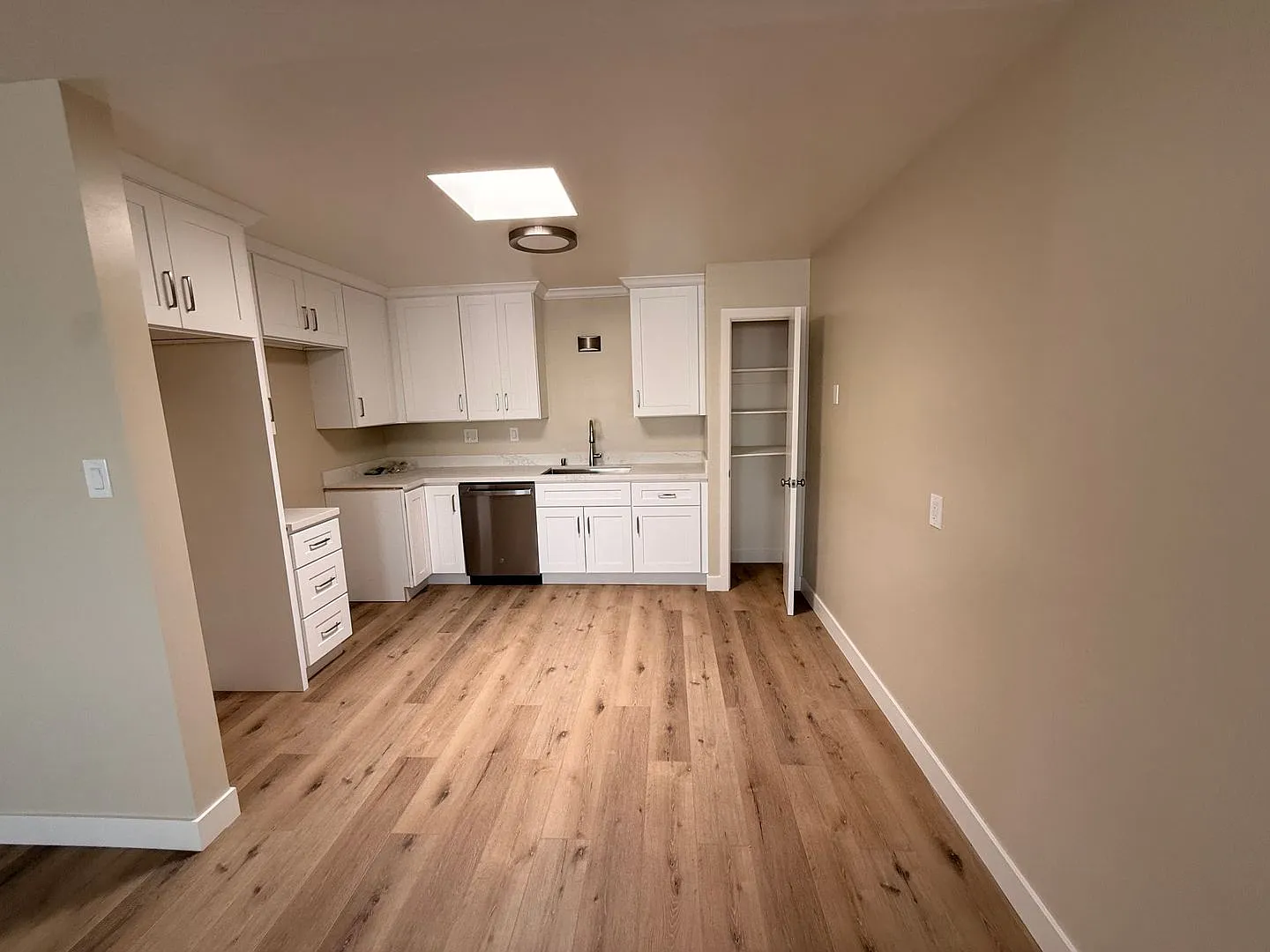 1198 Laurel Street — Photo 3