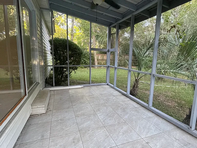 2107 Saint James Dr — Photo 22