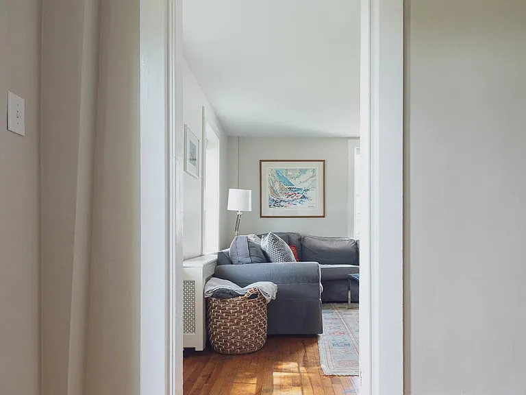 913 Sawyer St — Photo 9