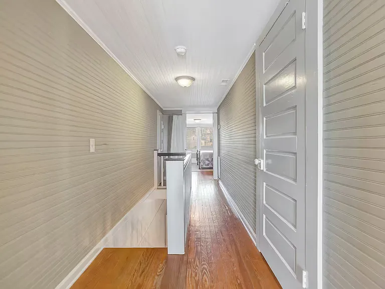211 NE Main St — Photo 25