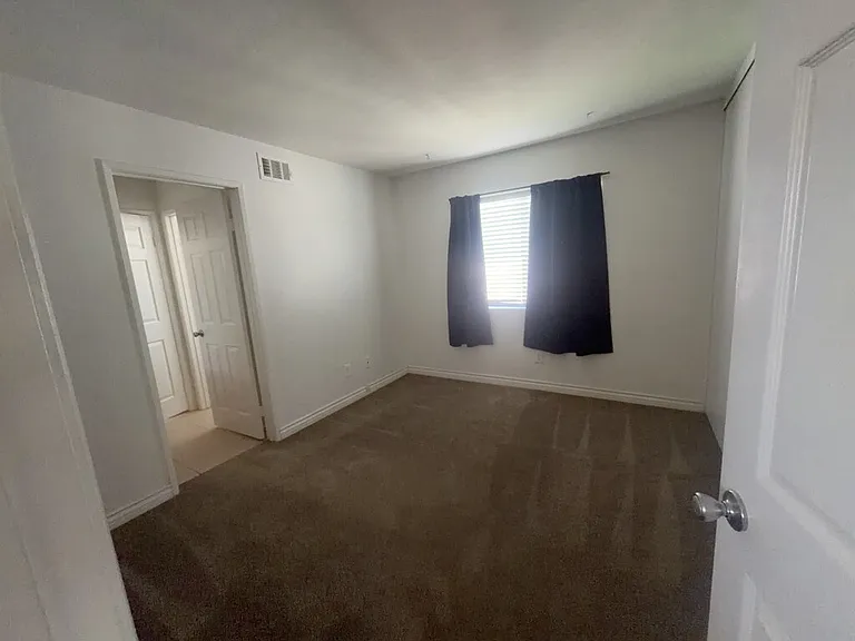 9586 Shadow Springs Dr — Photo 10