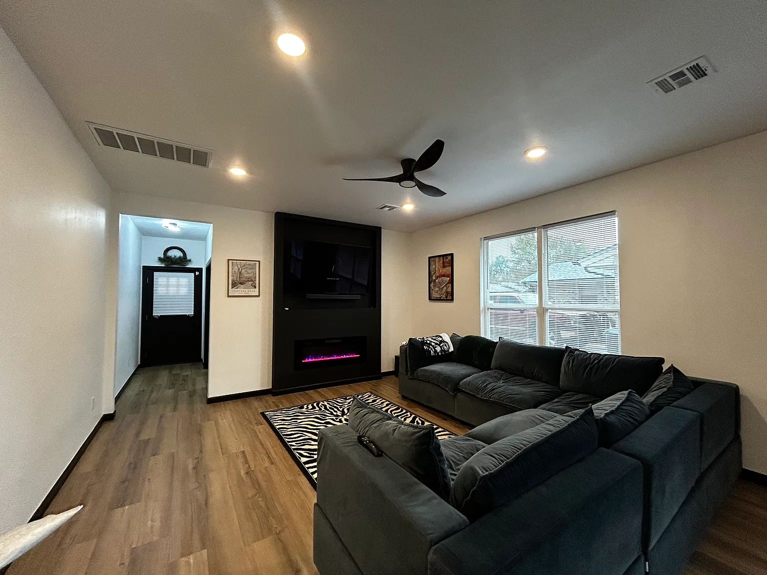 4 bed, 1422 sqft, $1,780 — Photo 2