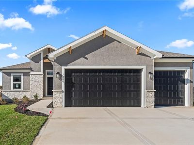 7100 NW Forest Lakes Dr, Parkville, MO, 64152