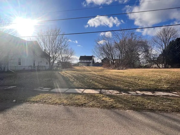 116 S East St, Sayre, PA 18840