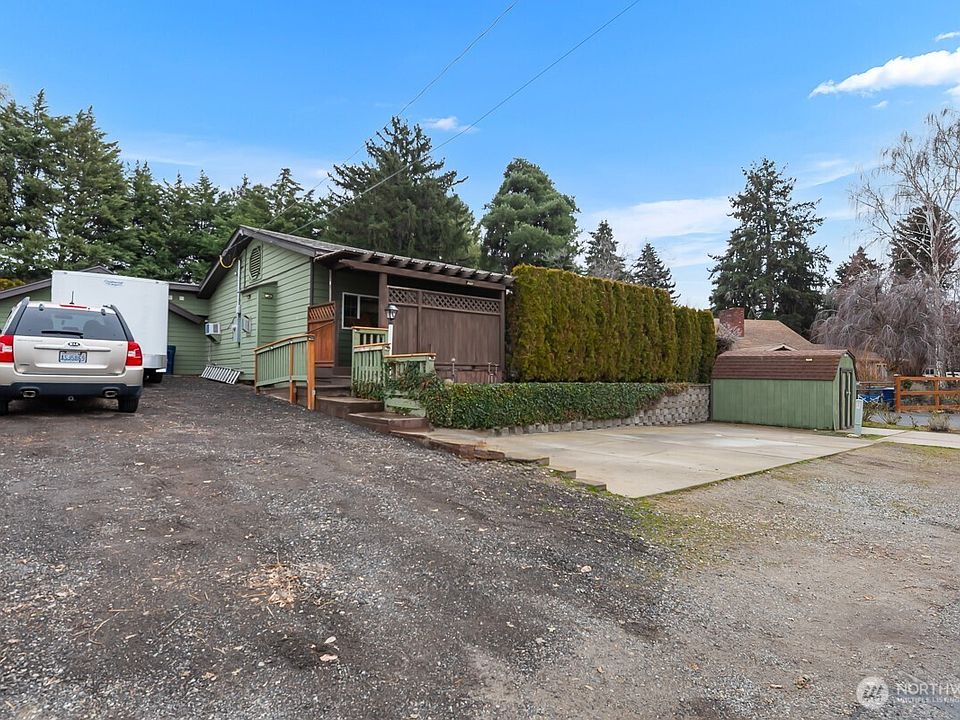 1st image of 1134 Barton Square