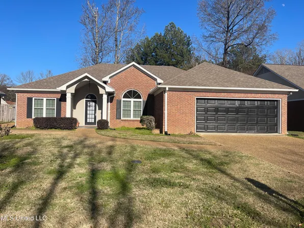 1804 Lake Trace Dr, Jackson, MS 39211