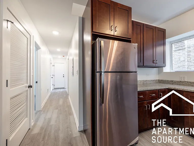 1014 N Hamlin Ave #1 — Photo 5
