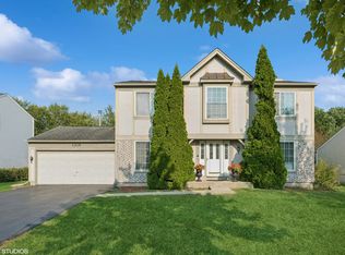 1319 Nantucket Ct, Carol Stream, IL 60188