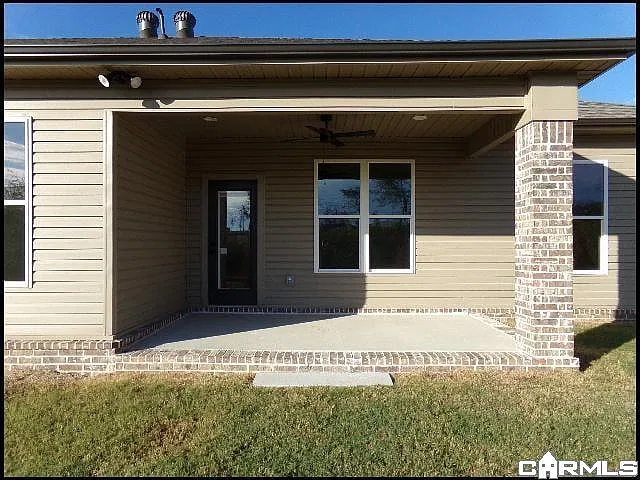 3 bed, 2.0 bath, 1522 sqft, $2,100 — Photo 2
