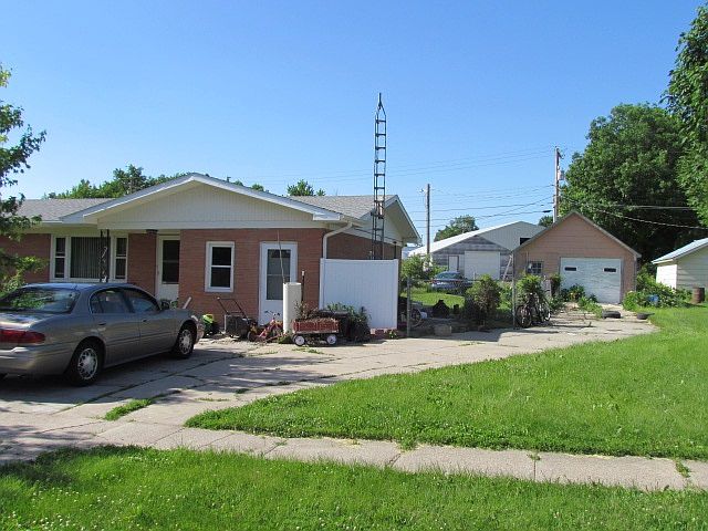 1st image of 203 E Garfield Ave