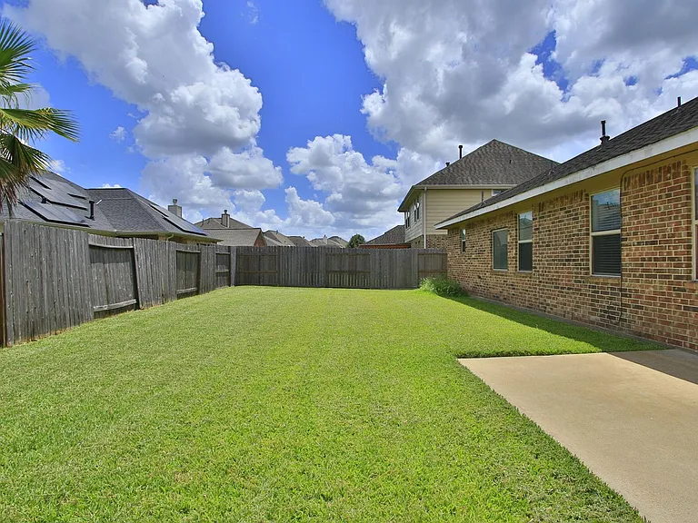 271 Westwood Dr — Photo 45
