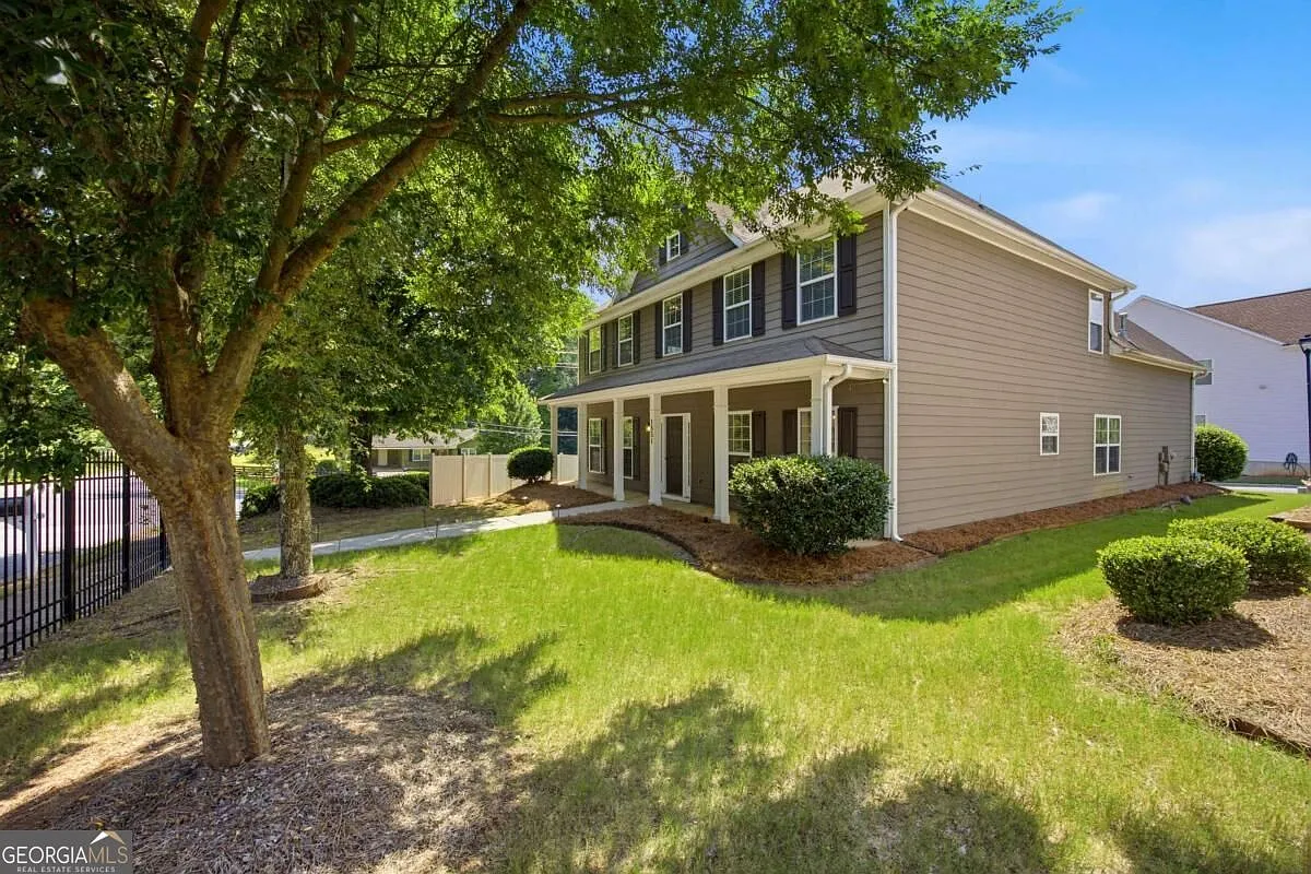 4 bed, 2.5 bath, 2955 sqft, $2,995 — Photo 2