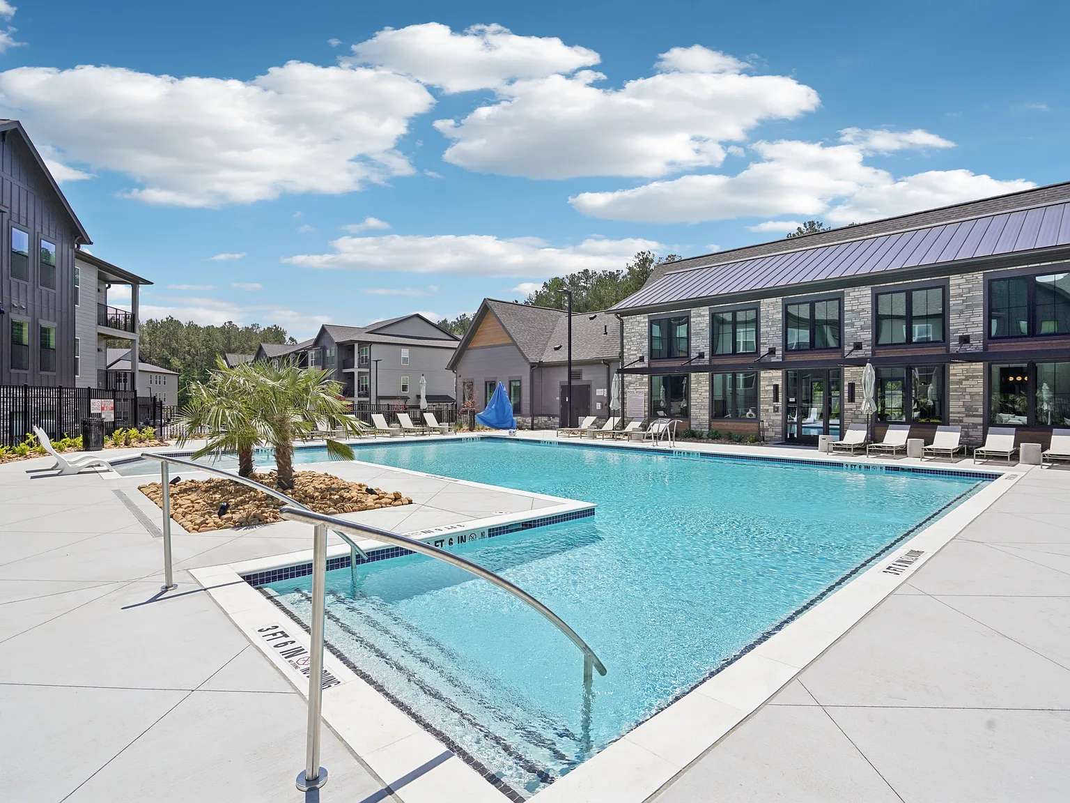 The Pullman Luxury Apartments — Photo 1
