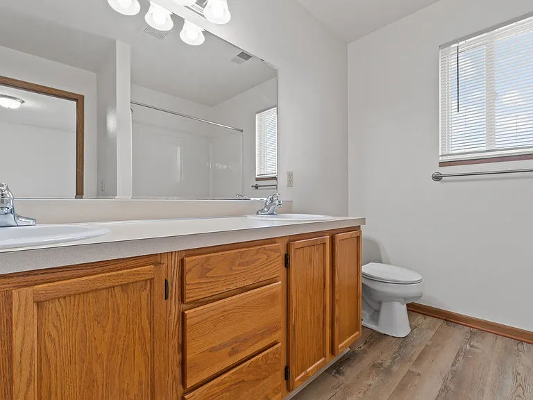 Meadow Springs Apartments — Photo 10
