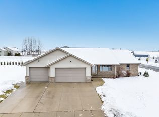 420 Oakforest Ln, Seymour, WI 54165
