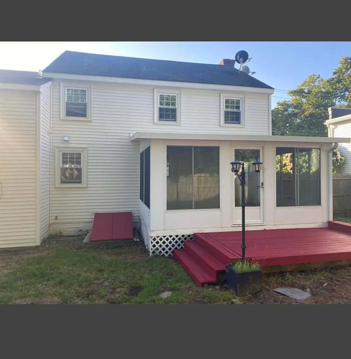 324 Elm St — Photo 4