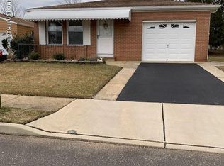 42 Hyannis St, Toms River, NJ 08757